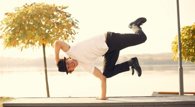ブレイクダンスとは?意味・歴史・基本技・カルチャーを初心者向けに解説【ブレイキン完全ガイド】